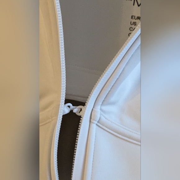 Zip up white crop workout tank - Picture 3 of 6